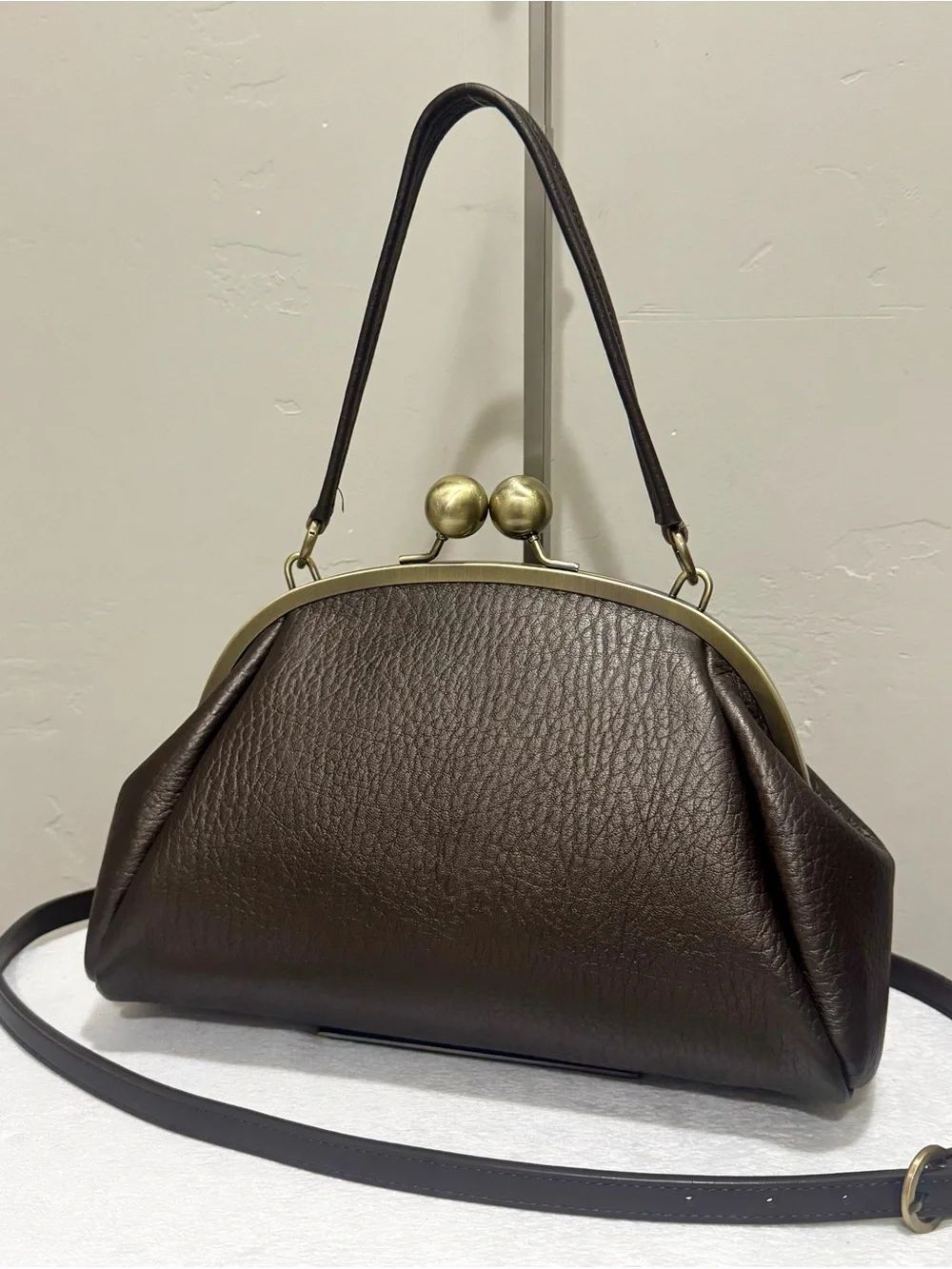 Embossed Cowhide Handmade Vintage Style Kisslock Frame Handbag, Multi Use Style